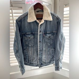 Levi’s Sherpa jean jacket small
